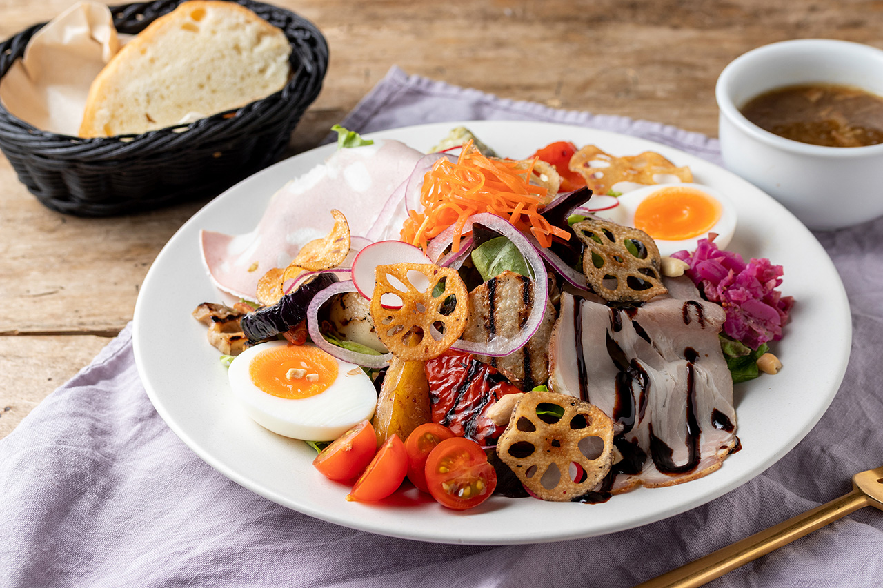 港区 竹芝シーサイドエリアのイタリアン・スパニッシュ BESIDE SEASIDE(ビサイド シーサイド)のサラダランチ